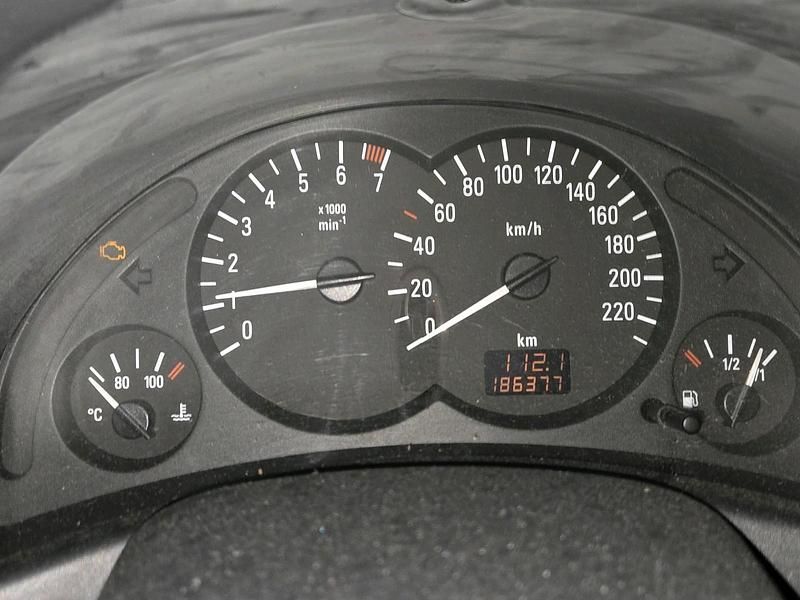 Blau Gebraucht 2006 Opel Corsa Kleinwagen | 950 € - Bild 1/4