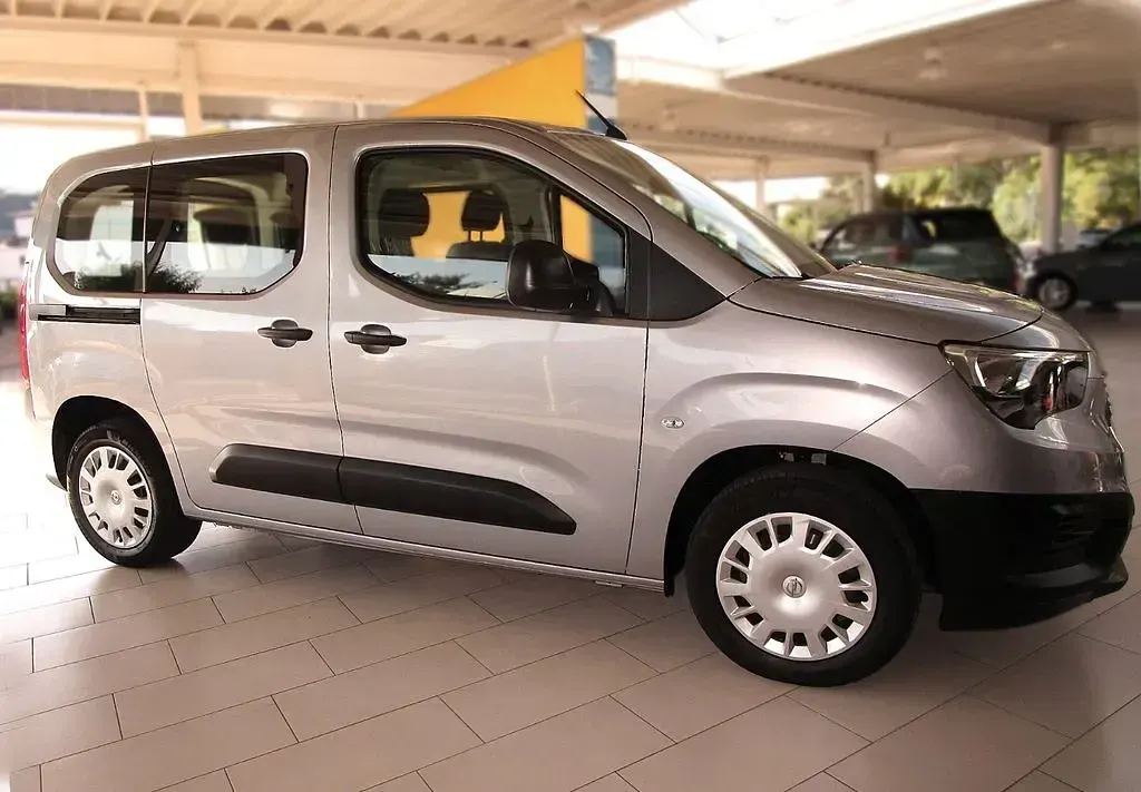 Gebraucht Opel Combo Life 131 PS (96 kW) 2022 Grau Van / Kleinbus