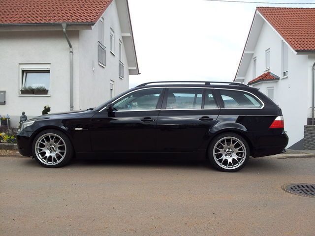 Schwarz Gebraucht 2005 BMW 525 Kombi | 13.900 € - Bild 1/4