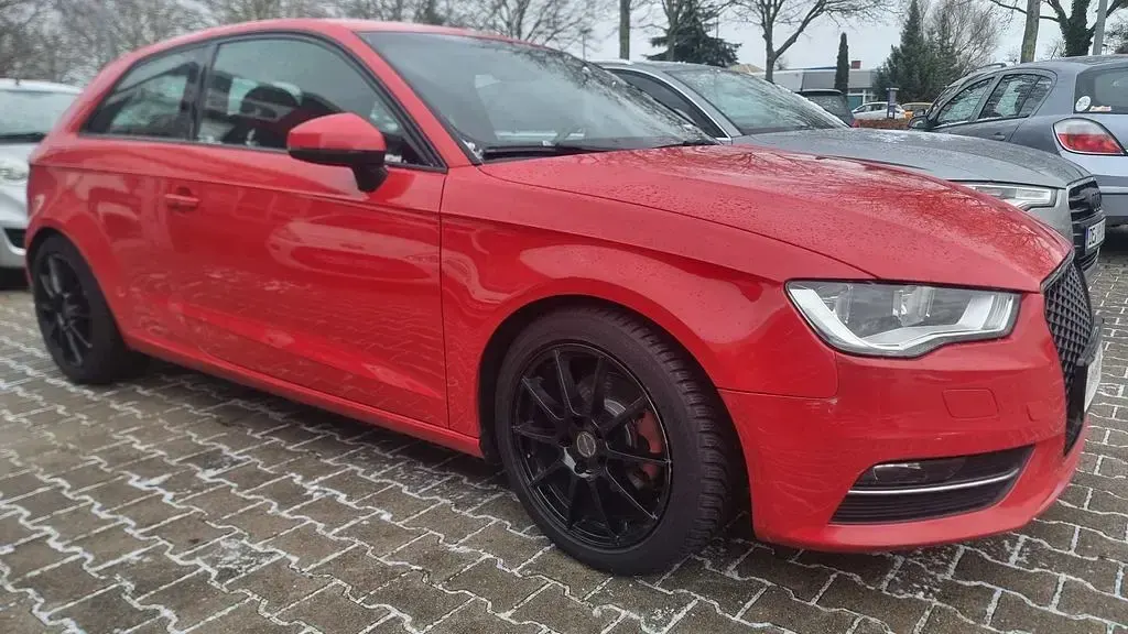 Używany Audi A3 S-Line 125 KM (91 kW) 2016 Czerwony Hatchback