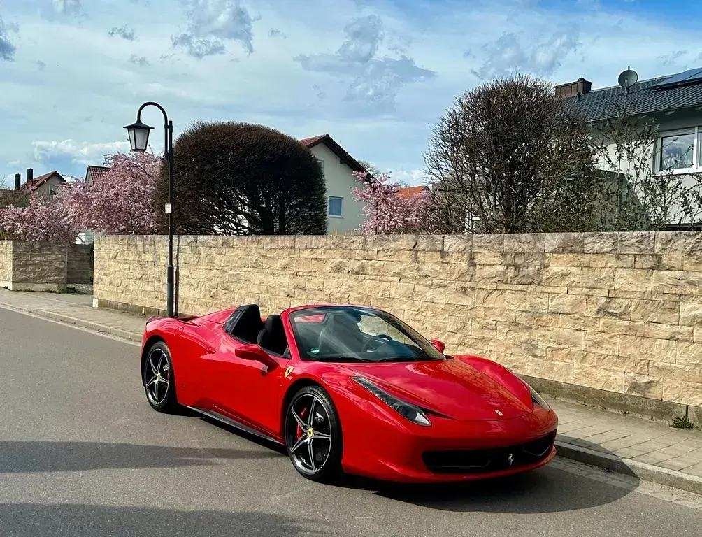 Second-hand Ferrari 458 570 CP (419 kW) 2012 Roșu Cabrio