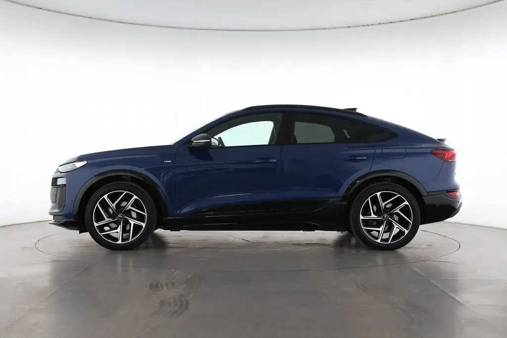 Gebraucht Audi Q6 Sportback e-tron S-Line 185 kW (252 PS) 2025 Blau SUV