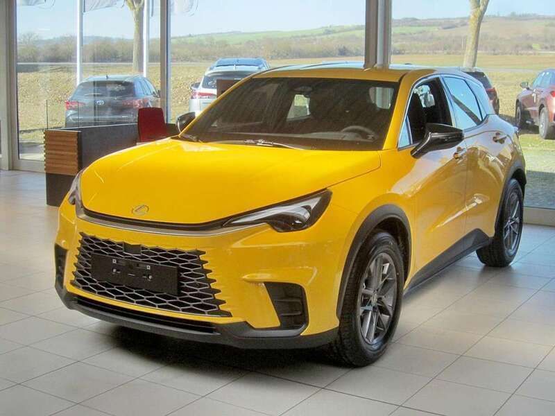 Passionate yellow Neu 2025 Lexus LBX SUV | 29.990 € (Superpreis) - Bild 1/4