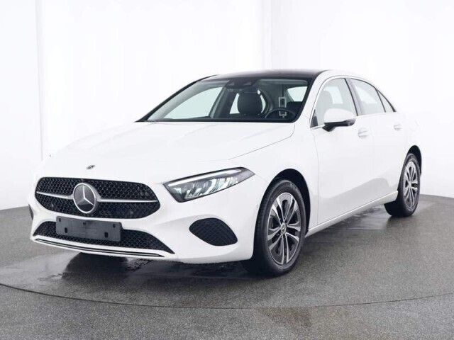 Polarweiss unilack Gebraucht 2023 Mercedes A250 Advanced Plus Limousine | 34.990 € (Teuer) - Bild 1/4