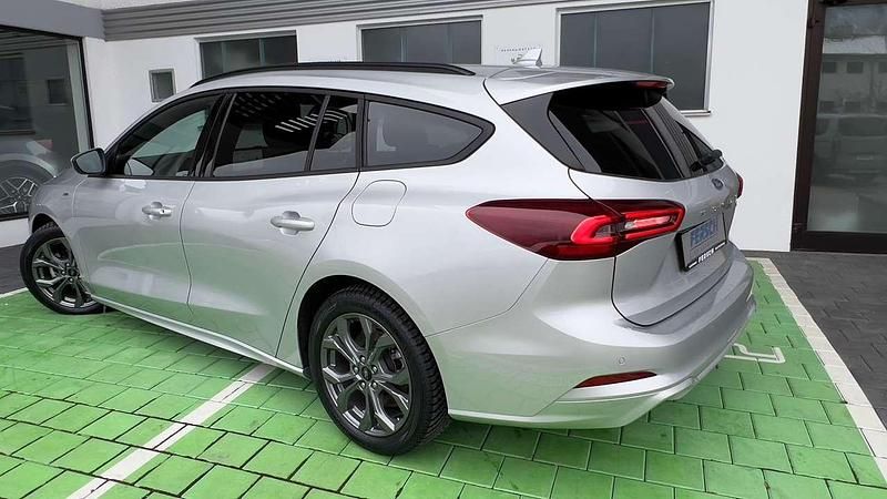 Gebraucht Ford Focus ST-Line 155 PS (114 kW) 2023 Silber Kombi