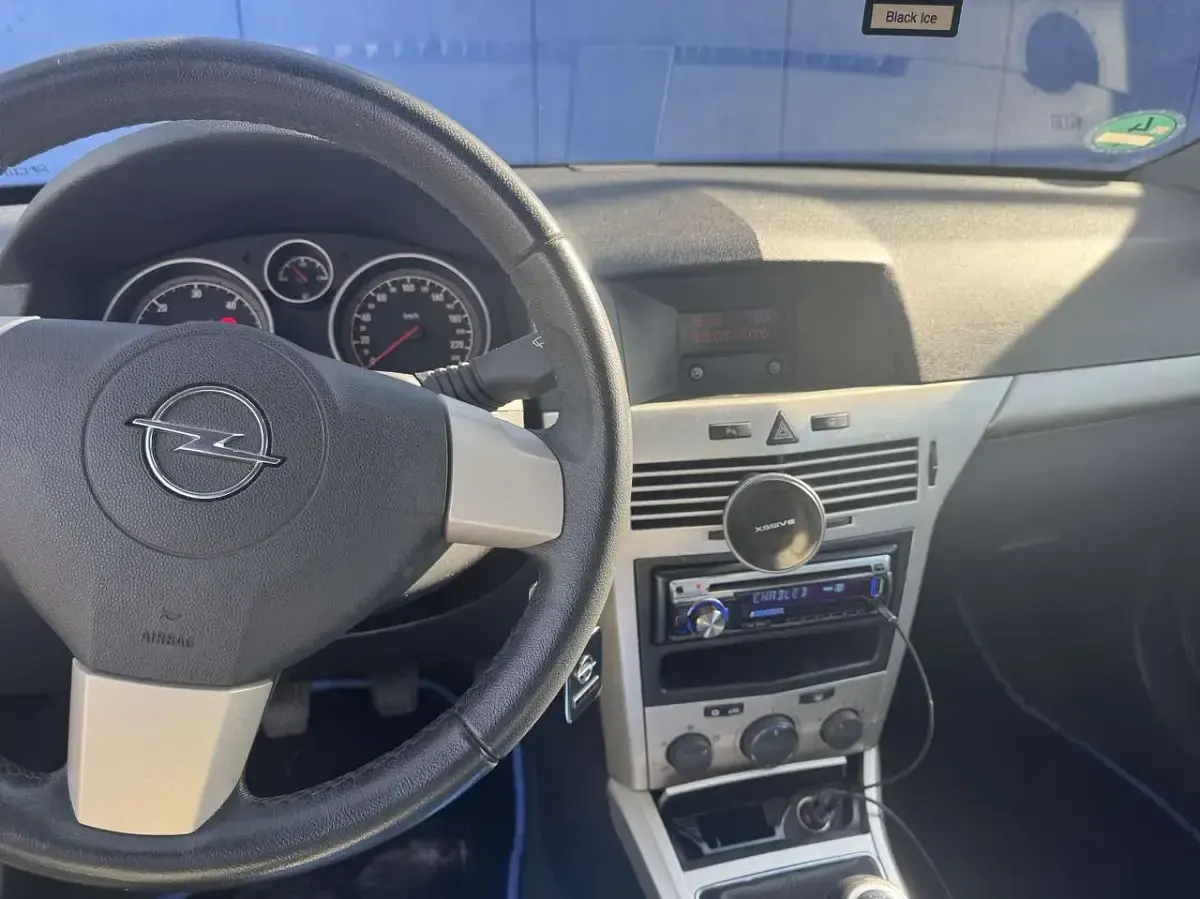Gebraucht Opel Astra Edition 110 PS (80 kW) 2008 Schwarz Kleinwagen