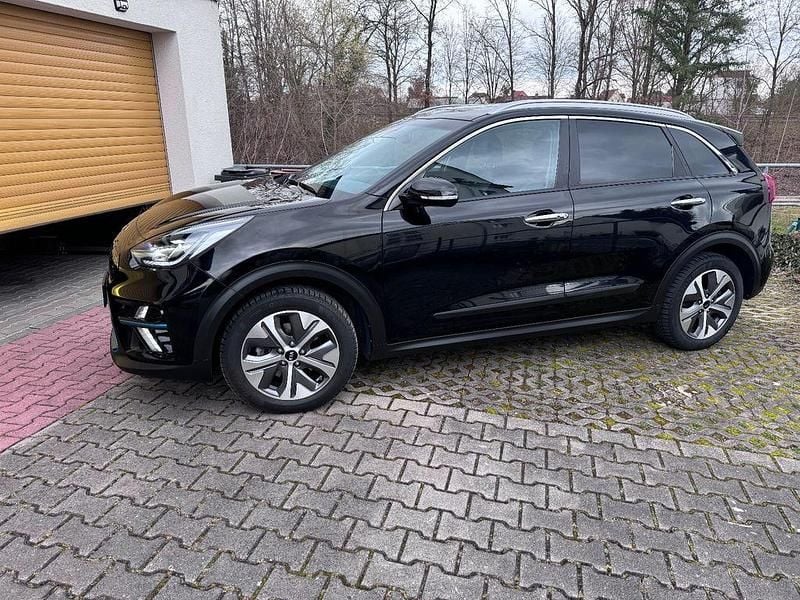Schwarz Gebraucht 2020 Kia e-Niro Spirit SUV | 17.250 € (Fairer Preis) - Bild 1/4