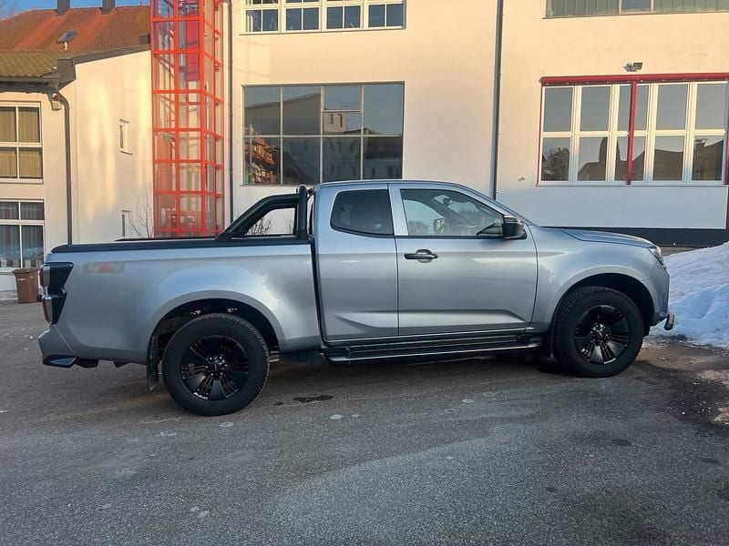 Gebraucht Isuzu D-Max 163 PS (119 kW) 2022 Grau Pickup