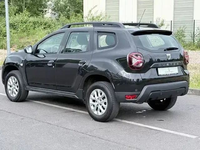 Używany Dacia Duster Comfort 101 KM (74 kW) 2021 Czarny SUV