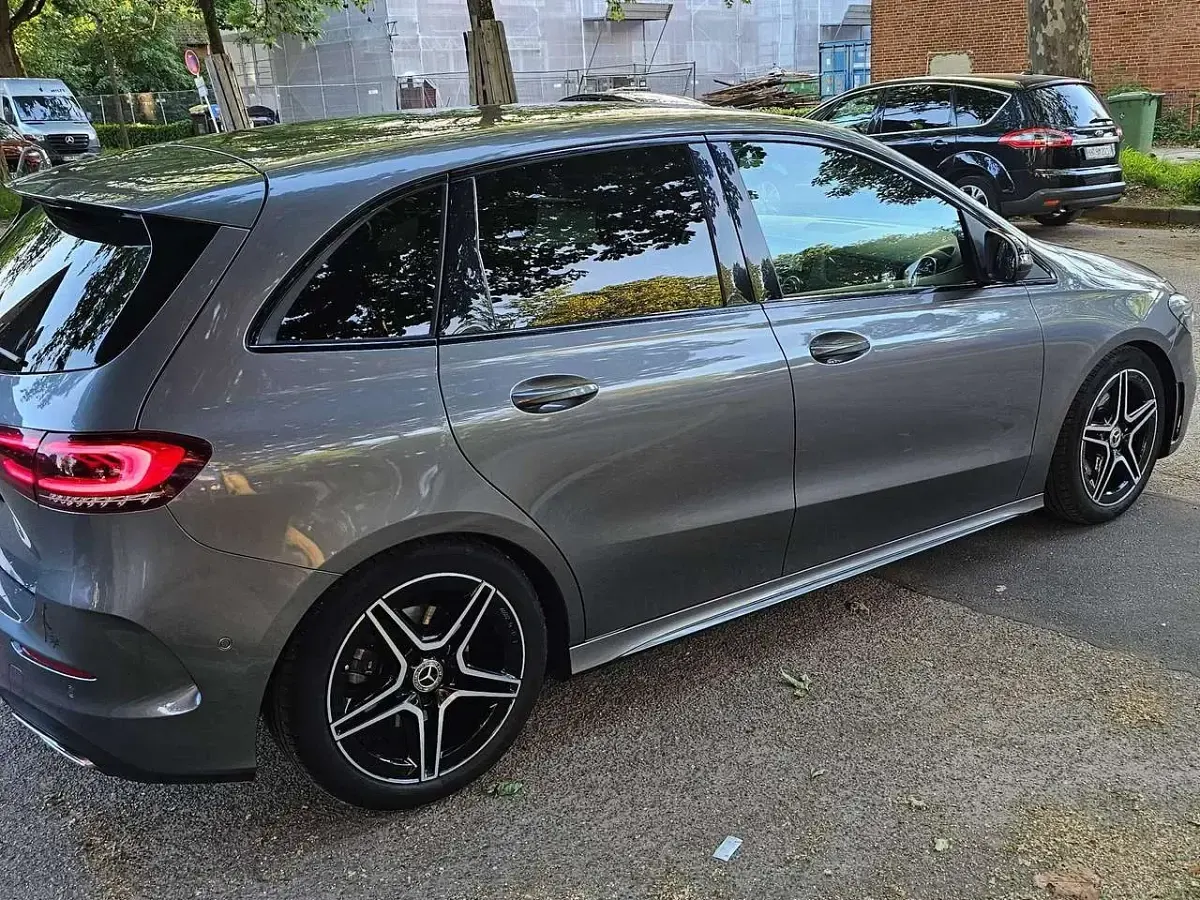 Gebraucht Mercedes B200 AMG line 163 PS (119 kW) 2019 Silber Van / Kleinbus
