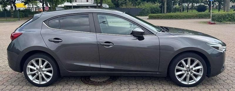 Grau Gebraucht 2016 Mazda 3 Sports-Line Limousine | 9.800 € (Guter Preis) - Bild 1/4