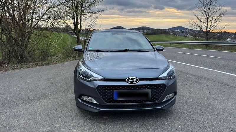 Gebraucht Hyundai i20 Active 84 PS (61 kW) 2017 Grau Kleinwagen