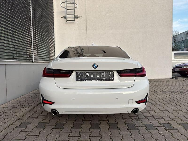 Gebraucht BMW 318 156 PS (114 kW) 2022 Weiß Limousine