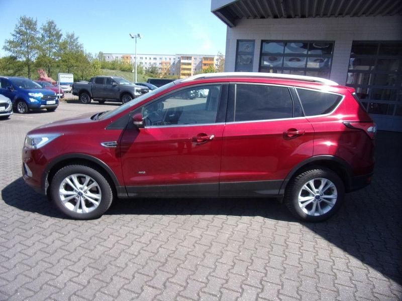 Używany Ford Kuga Titanium 182 KM (133 kW) 2017 Czerwony SUV