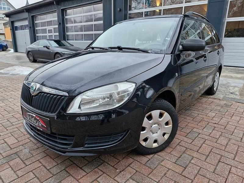 Schwarz Gebraucht 2011 Skoda Fabia Special Kombi | 2.499 € (Guter Preis) - Bild 1/4