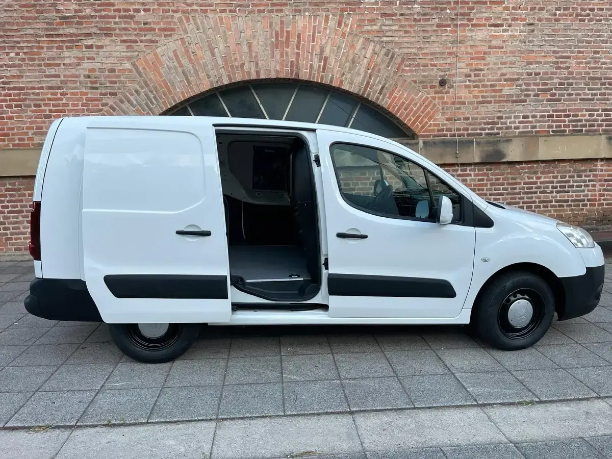 Gebraucht Peugeot Partner Avantage 90 PS (66 kW) 2012 Weiß Van / Kleinbus