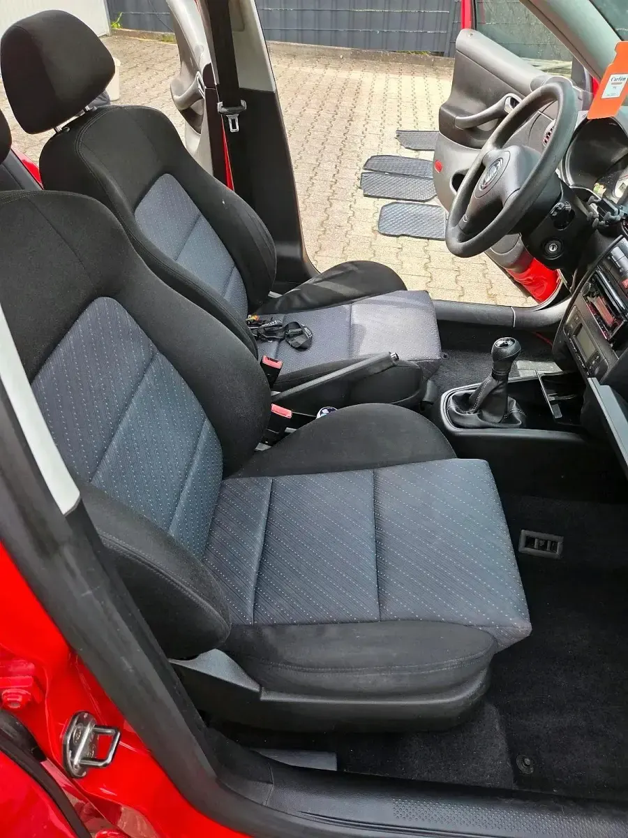 Usata Seat Leon 105 CV (77 kW) 2006 Rosso Utilitaria