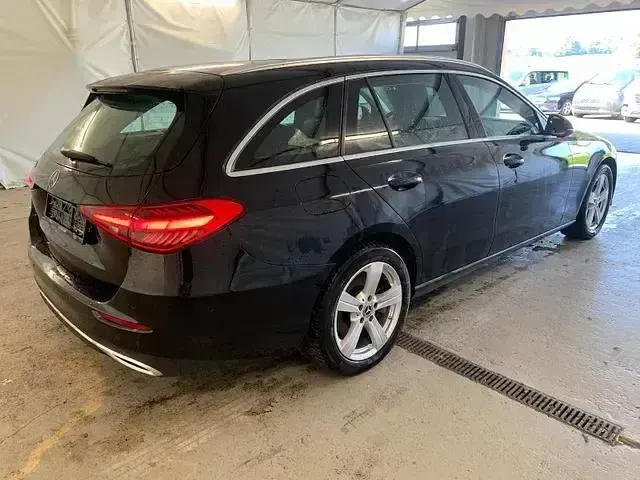 Gebraucht Mercedes C300e Avantgarde 204 PS (150 kW) 2023 Schwarz Limousine