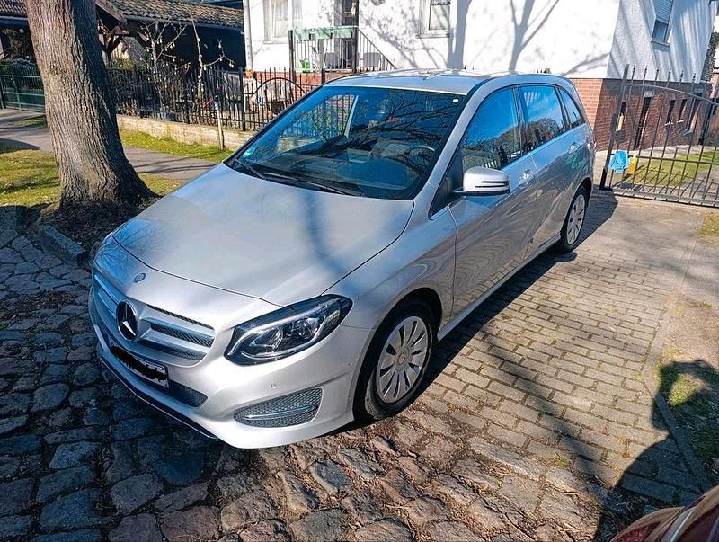 Gebraucht Mercedes B200 156 PS (114 kW) 2016 Silber Van / Kleinbus