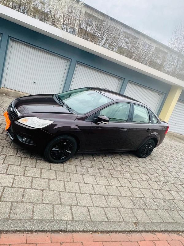 Gebraucht Ford Focus 145 PS (106 kW) 2008 Beige Limousine