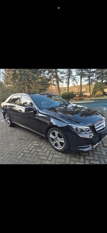 Second-hand Mercedes E250 201 CP (147 kW) 2015 Negru Berlinǎ