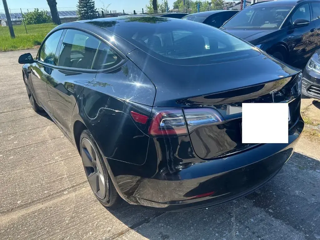 Używany Tesla Model 3 RWD 239 kW (325 KM) 2022 Czarny Sedan/Limuzyna