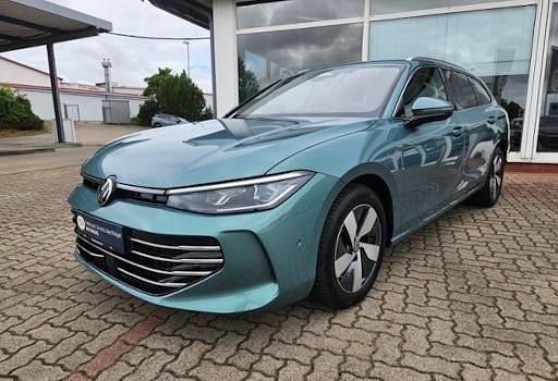 Gebraucht VW Passat Elegance 150 PS (110 kW) 2024 Grün Kombi