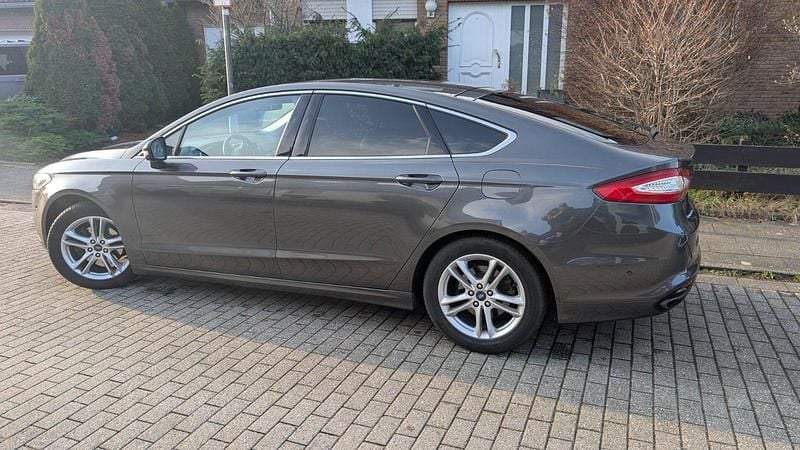 Gebraucht Ford Mondeo Titanium 202 PS (148 kW) 2016 Grau Limousine