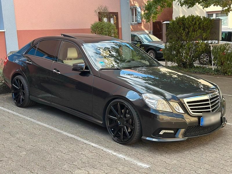 Schwarz Gebraucht 2009 Mercedes E350 AMG Limousine | 13.500 € - Bild 1/4