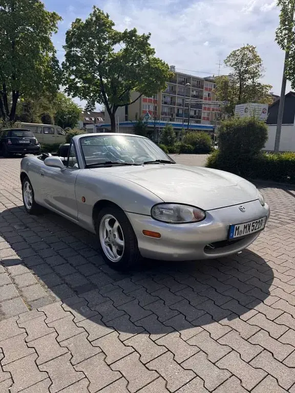 Second-hand Mazda MX5 140 CP (102 kW) 2000 Argintiu Cabrio