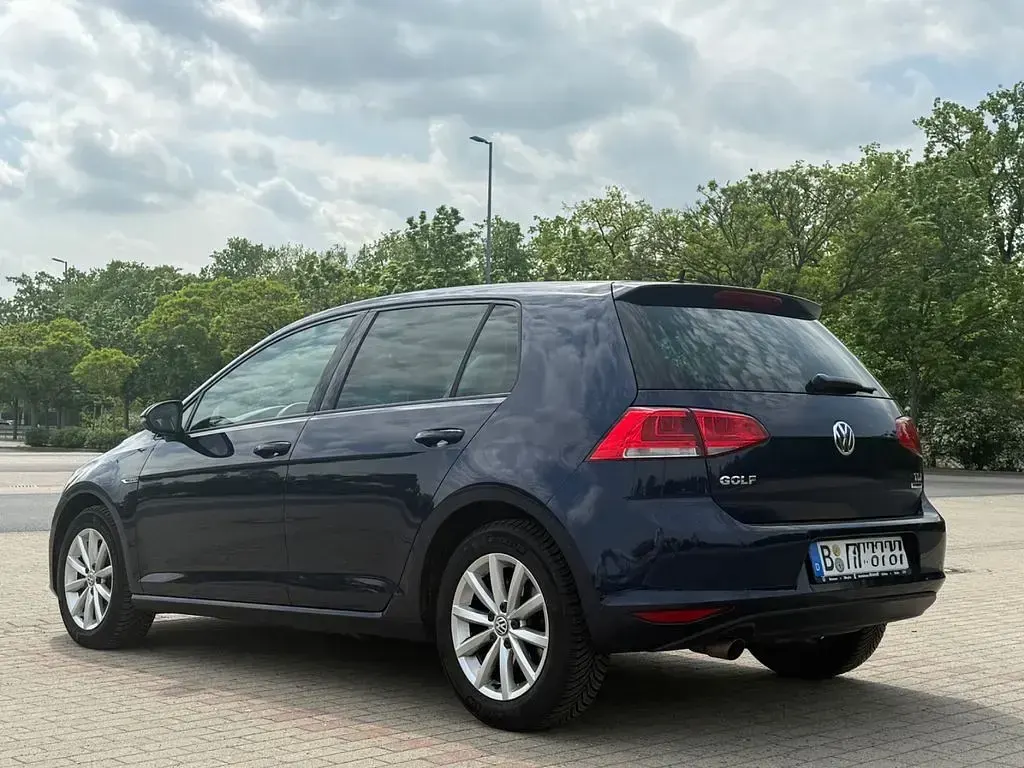 Second-hand VW Golf VII LOUNGE 110 CP (80 kW) 2015 Albastru Berlinǎ