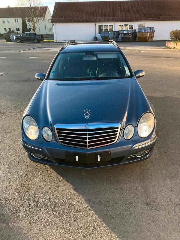 Blau Gebraucht 2006 Mercedes E320 Kombi | 4.300 € (Guter Preis) - Bild 1/4