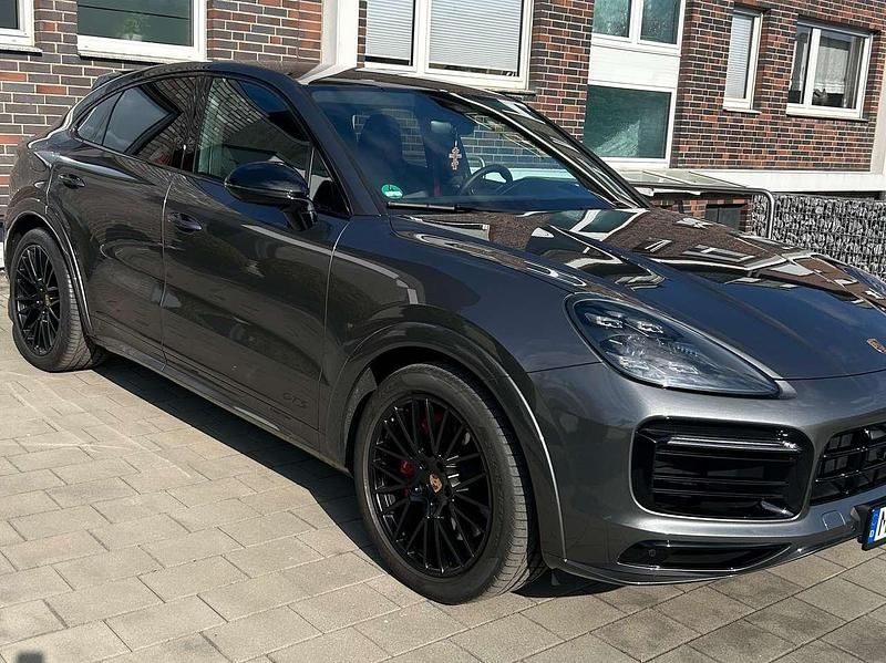 Grau Gebraucht 2022 Porsche Cayenne GTS SUV | 105.000 € (Fairer Preis) - Bild 1/4