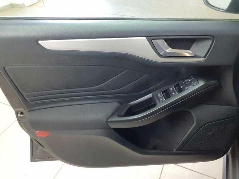 Gebraucht Ford Focus Cool & Connect 125 PS (91 kW) 2021 Schwarz Limousine