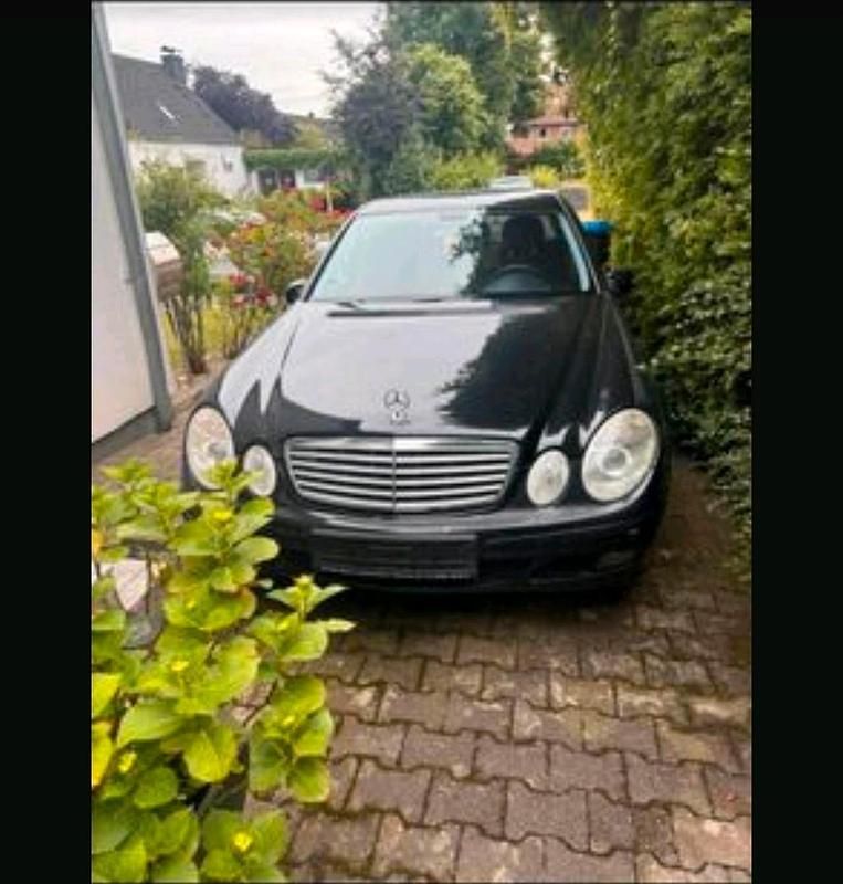 Gebraucht Mercedes E200 163 PS (119 kW) 2005 Schwarz Limousine