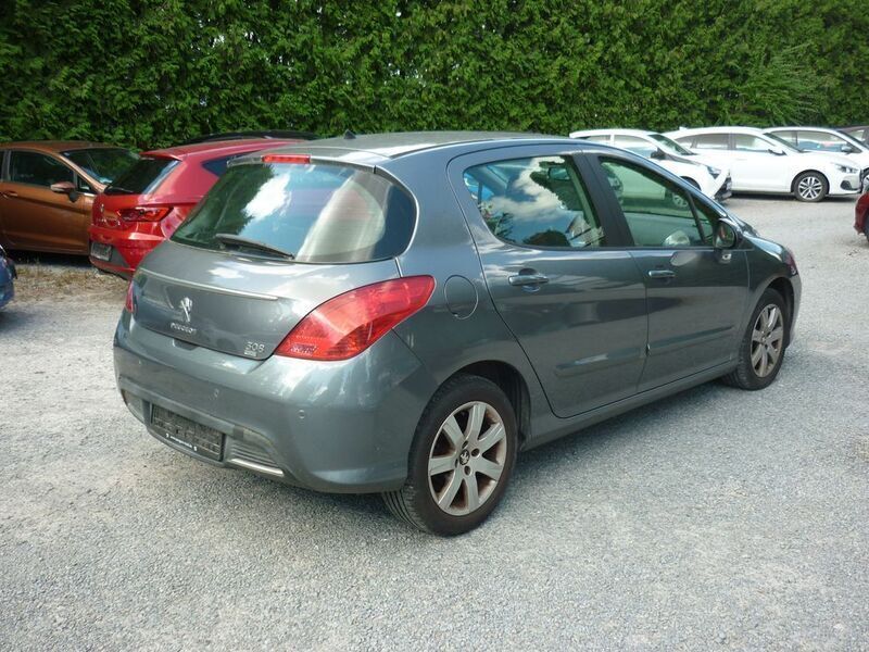 Gebraucht Peugeot 308 Active 111 PS (81 kW) 2011 Grau Limousine