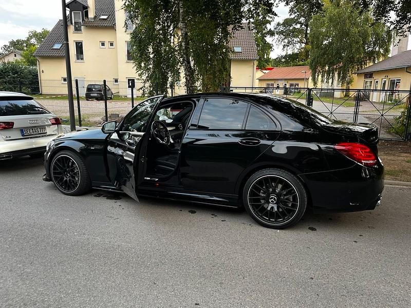 Schwarz Gebraucht 2017 Mercedes C43 AMG AMG Limousine | 29.999 € (Fairer Preis) - Bild 1/4