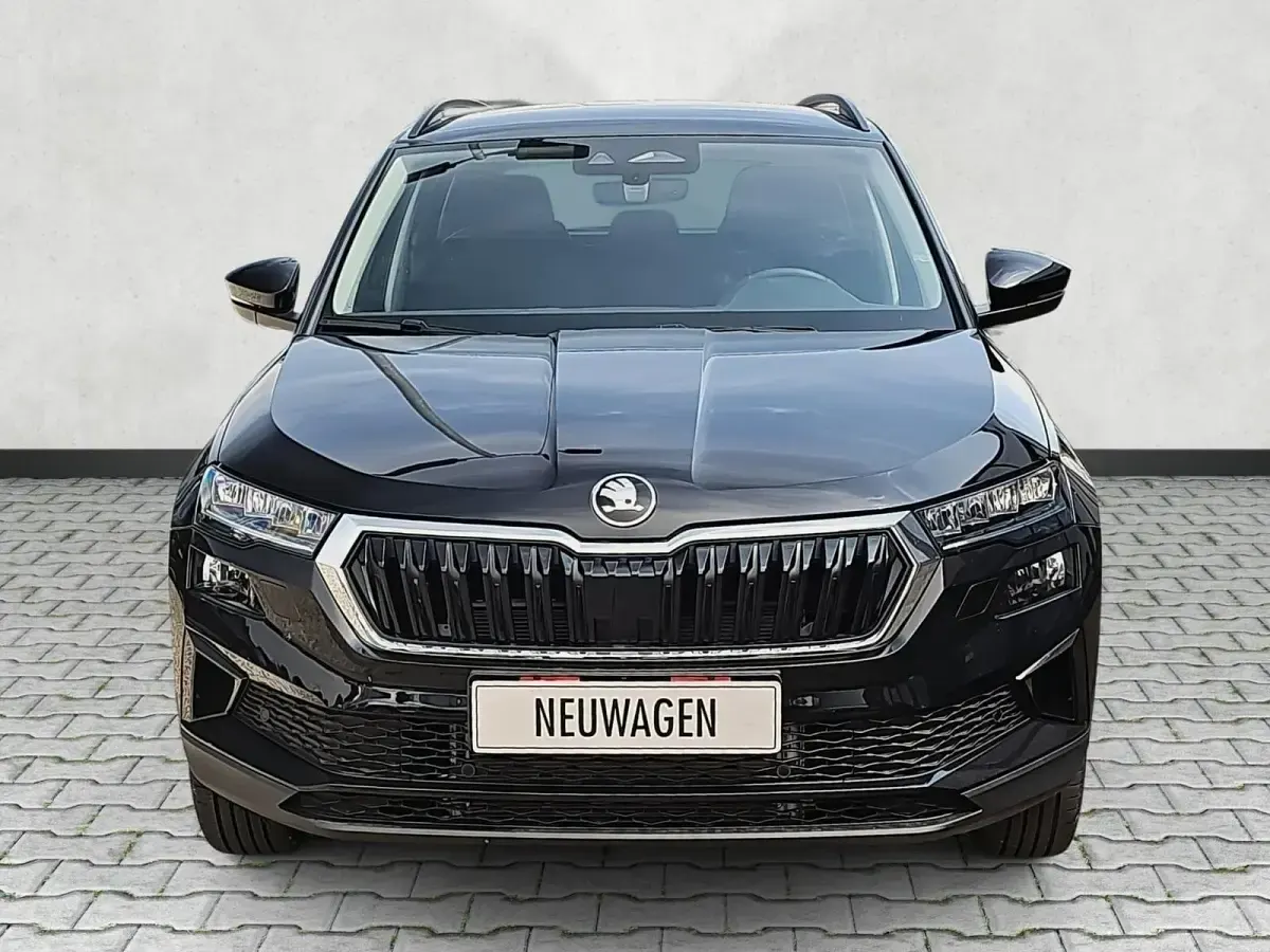 Neu Skoda Karoq Selection 150 PS (110 kW) 2026 Blackmagic perleffekt SUV