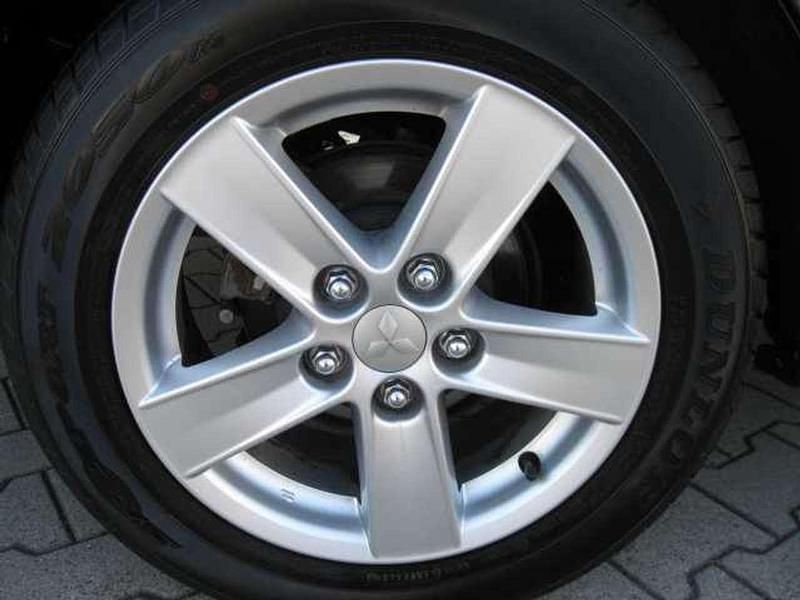 Gebraucht Mitsubishi Lancer Invite 143 PS (105 kW) 2011 Effektgrau Limousine