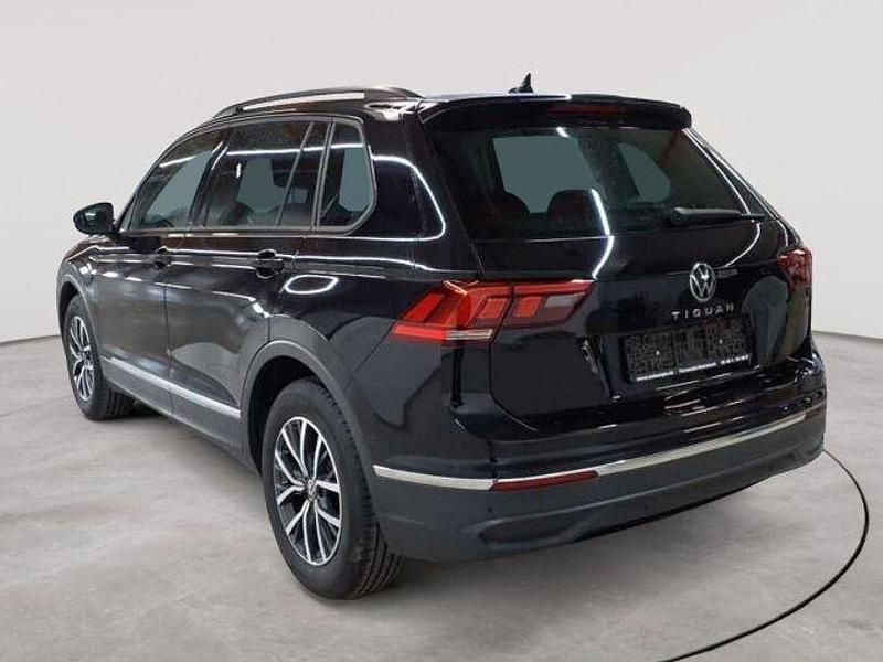 Gebraucht VW Tiguan Life 150 PS (110 kW) 2023 Deep black perleffekt SUV