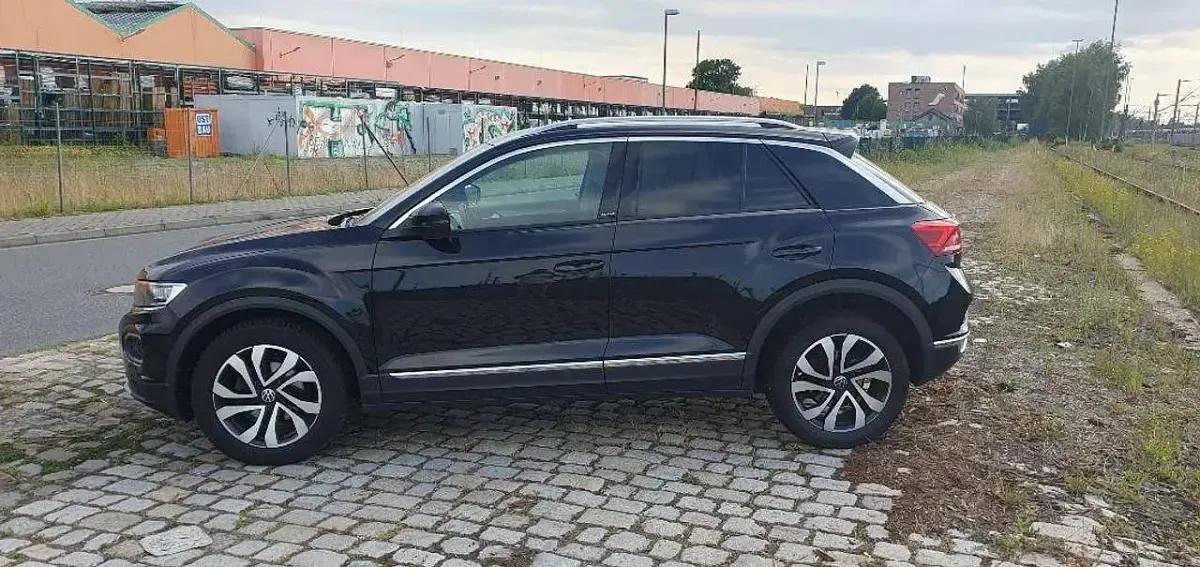Gebraucht VW T-Roc Active 110 PS (80 kW) 2021 Deep black perleffekt SUV