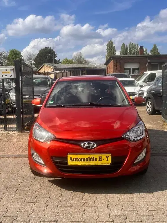 Gebraucht Hyundai i20 Edition 86 PS (63 kW) 2013 Rot Kleinwagen