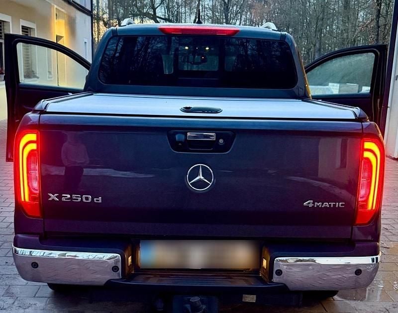 Gebraucht Mercedes X250 190 PS (139 kW) 2018 Grau Abholung