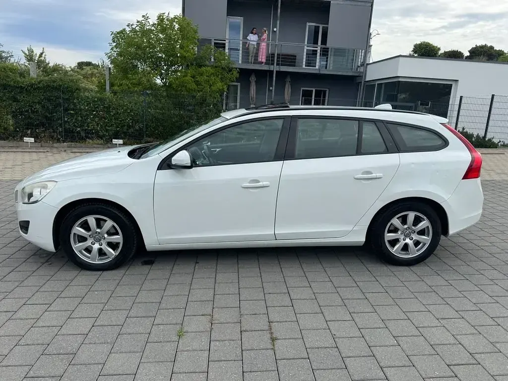 Gebraucht Volvo V60 Kinetic 150 PS (110 kW) 2011 Weiß Kombi
