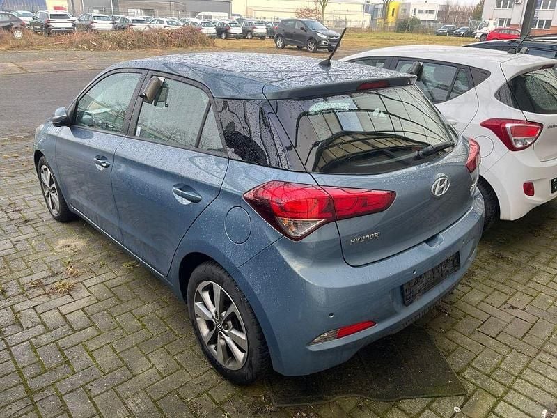 Gebraucht Hyundai i20 Intro Edition 75 PS (55 kW) 2015 Limousine