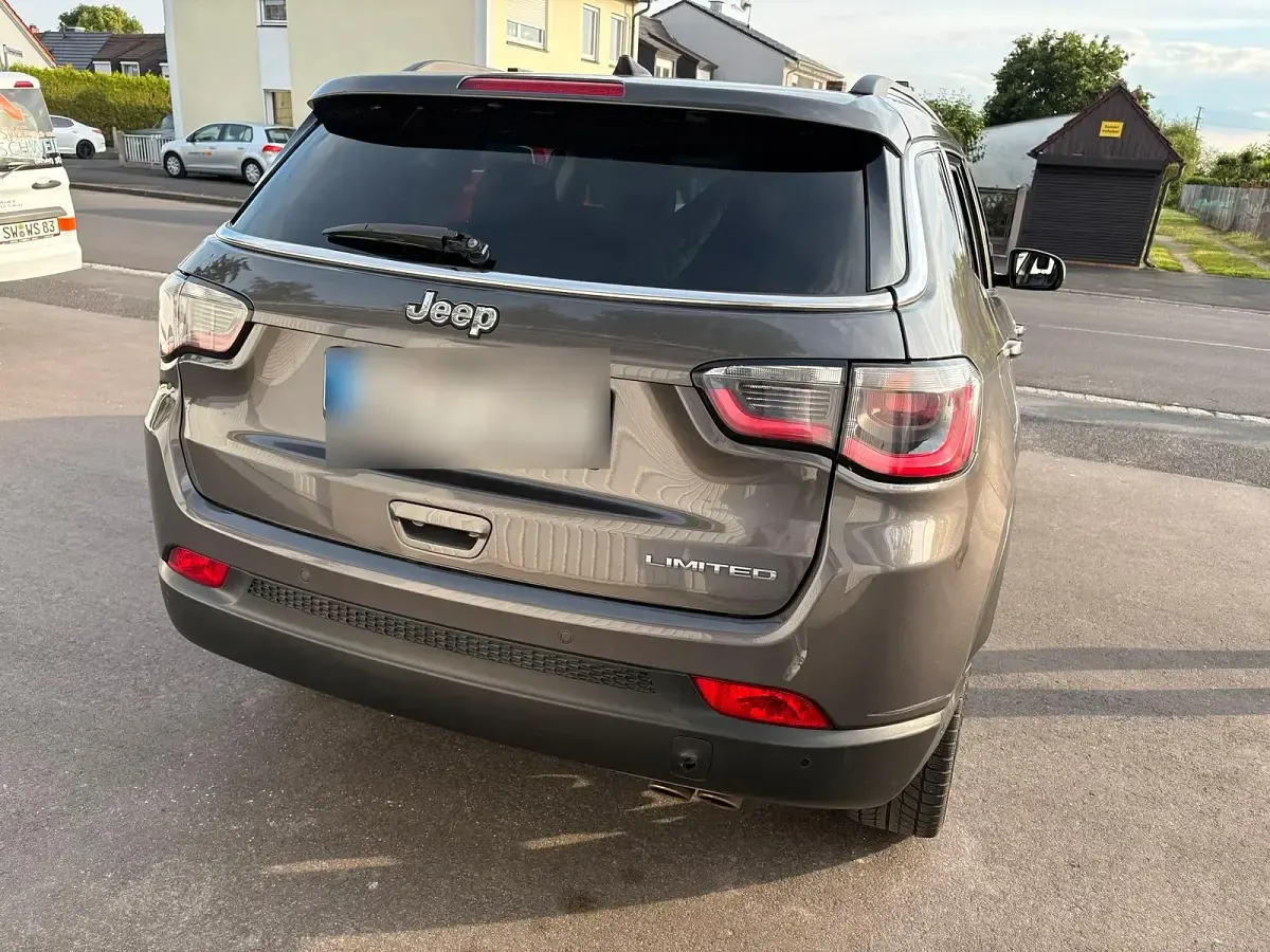 Gebraucht Jeep Compass 162 PS (119 kW) 2020 Grau SUV