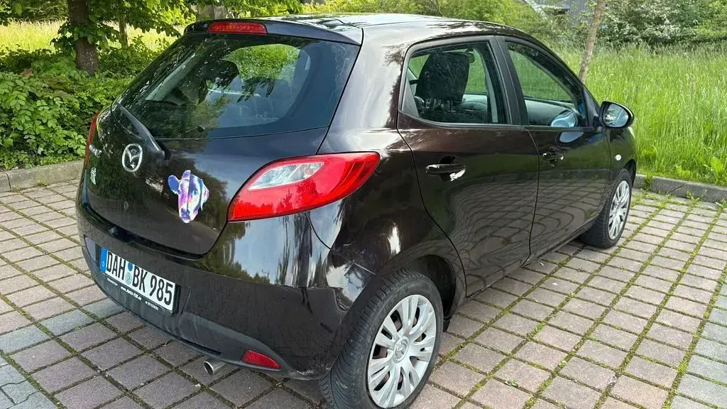 Używany Mazda 2 Dynamic 103 KM (75 kW) 2009 Purpurowy Hatchback