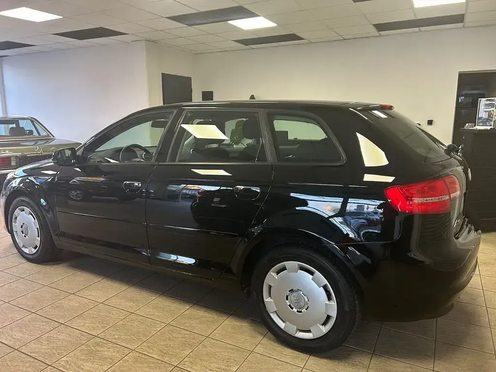 Gebraucht Audi A3 Attraction 105 PS (77 kW) 2011 Schwarz Kleinwagen