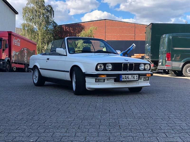 Weiß Gebraucht 1990 BMW 320 Cabriolet Shadowline Cabrio | 24.900 € - Bild 1/4