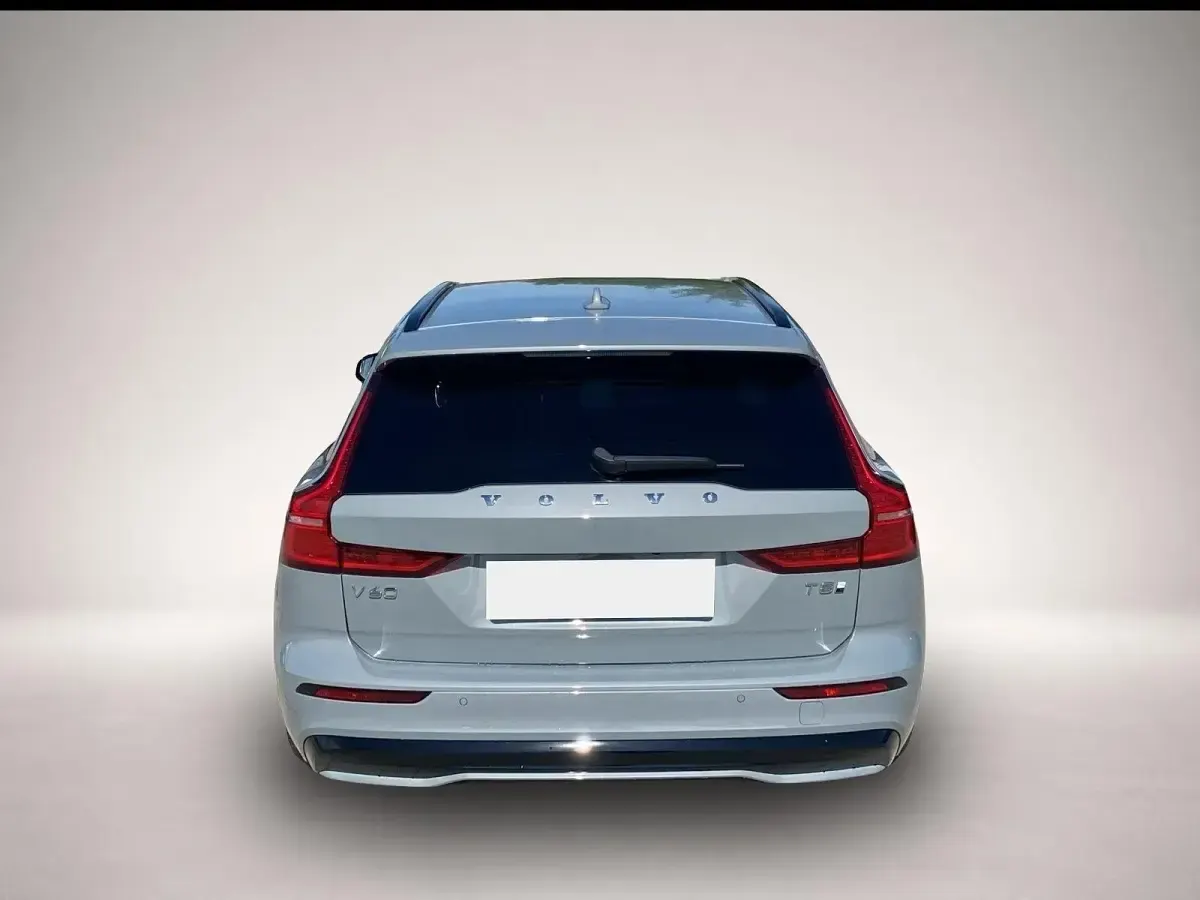 Gebraucht Volvo V60 Plus 455 PS (334 kW) 2024 Manufacturer Kombi